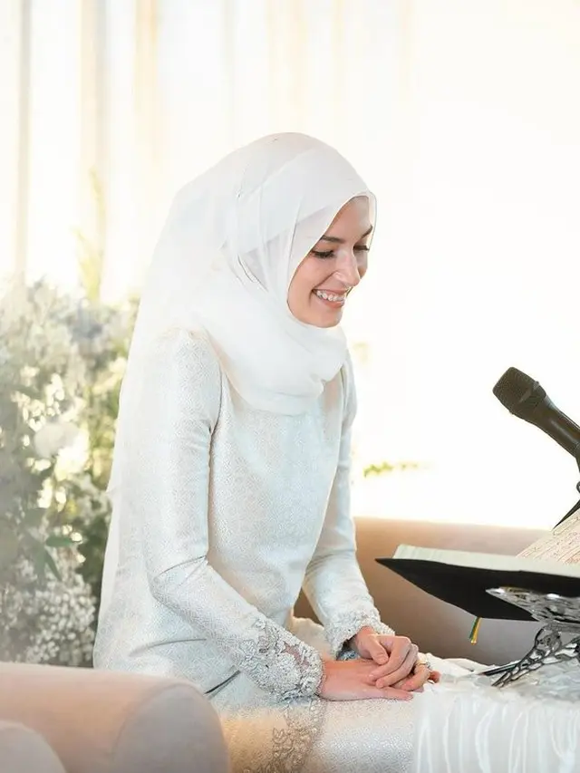 6 Potret Anisha Isa Gelar Pengajian Jelang Menikah dengan Pangeran Abdul Mateen