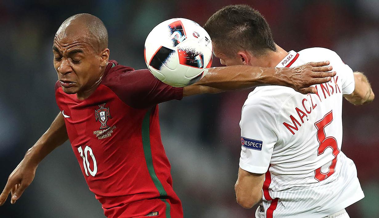 5. Joao Mario, Daily Star melaporkan jika Chelsea berniat mendatangkan gelandang yang menjadi andalan Portugal saat meraih Piala Eropa 2016. Mahar 39 juta pounds disiapkan oleh The Blues untuk mendapatkan pemain Sporting ini. (AFP/Valery Hache)
