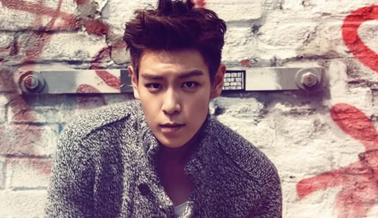 Seperti yang dilansir dari Allkpop, T.O.P melakukan rekaman Flower Roadd pada tahun 2015 sampai 2016, jauh sebelum ia melakukan wajib militer. (Foto: Soompi.com)