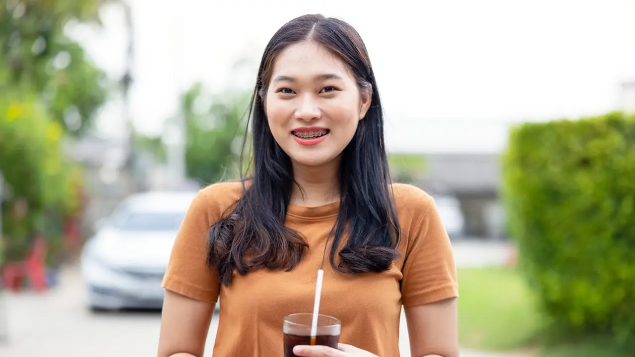 bahagia tertawa santai
