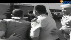 Sementara, satu polisi gugur akibat tertabrak saat satu orang terduga teroris berusaha kabur menggunakan mobil.