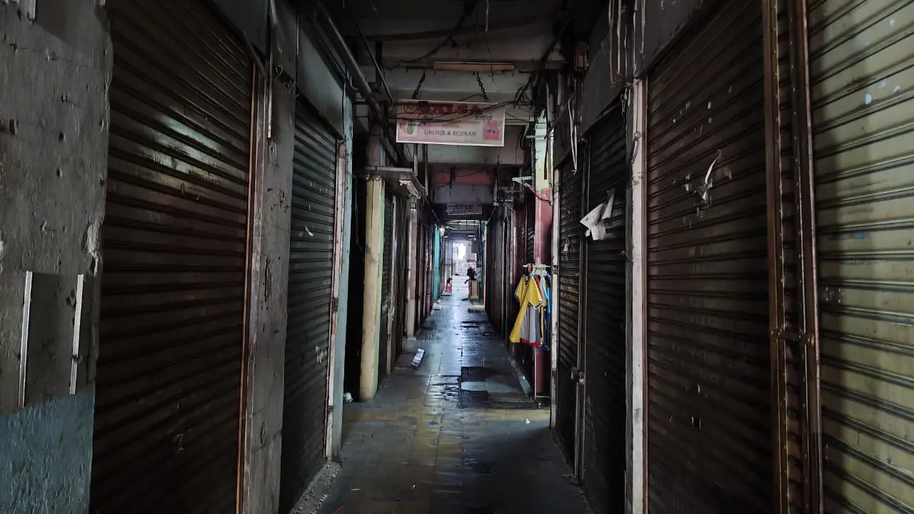Blok G Pasar Tanah Abang, Jakarta Pusat kini semakin sepi dan redup.