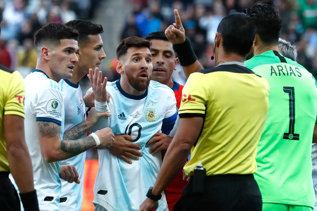 Ekspresi Lionel Messi Saat Mendapat Kartu Merah di Copa America