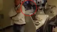 Beredar video penampakan hantu cilik di sebuah bank di Lima, Peru yang membuat gempar warganet (Mirror)