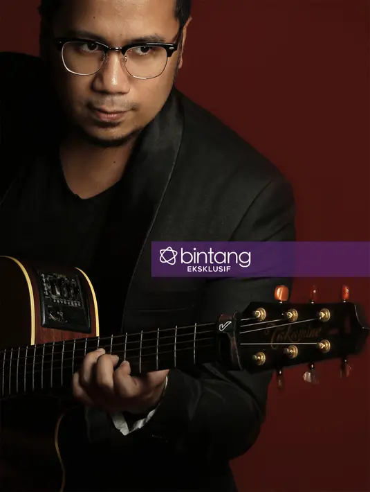 Saat berbincang dengan Bintang.com beberapa waktu lalu, anak musisi ini mengaku belajar gitar dari guru bahasa waktu masih SD. Meski dirumah banyak alat musik, ia megaku tidak diajari. (Galih W. Satria/Bintang.com)
