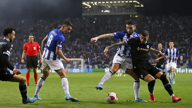 FOTO: Lazio Tumbang di Kandang Porto