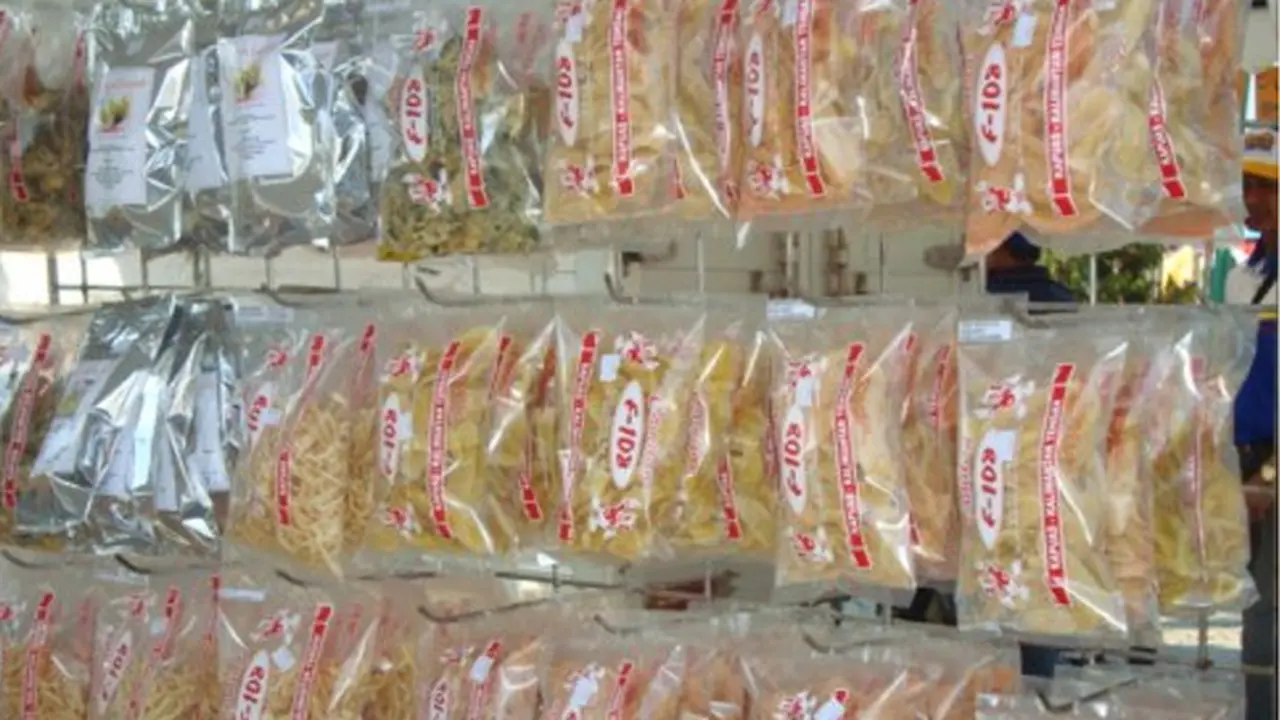 Keripik Kelakai, Cemilan Khas yang Bikin Awet Muda