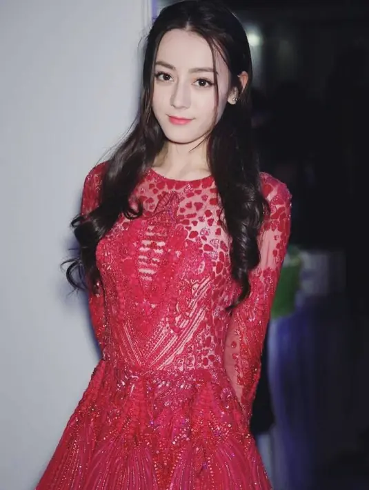 Selain bermain dalam drama dan film, Dilraba Dilmurat adalah anggota tetap dari variety show Cina yang bertajuk Keep Running. (Foto: instagram.com/dear_dlrb)