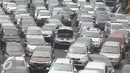 Sebuah kendaraan mogok di Tol Jagorawi, Jakarta, Selasa (29/11). Untuk mengurangi kepadatan, PT Jasa Marga (Persero) Tbk akan memberlakukan sistem transaksi terbuka di Jalan Tol Jagorawi mulai Juni 2017 mendatang. (Liputan6.com/Immanuel Antonius)