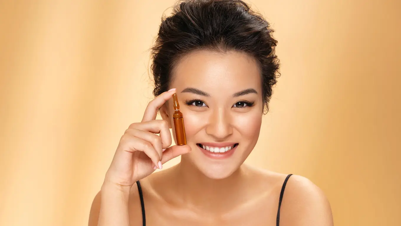 3 Cara Memakai Serum Wajah yang Benar dan Rekomendasinya