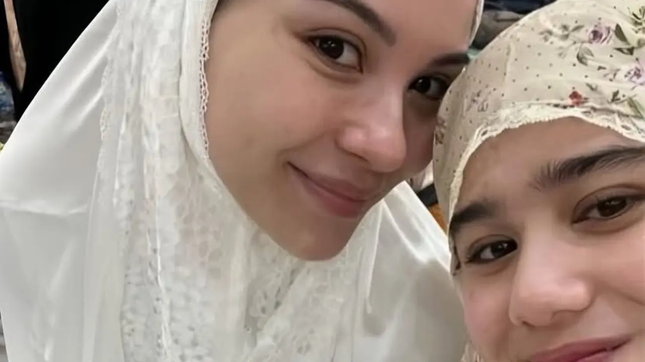 Wajah Natural Para Artis saat Itikaf di Masjid di Akhir Ramadan
