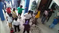Aksi pengerusakan oleh massa AMPD di kantor Gorontalo Post