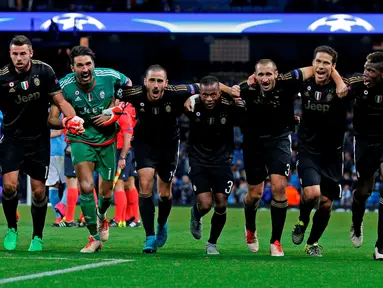 Pemain Juventus merayakan kemenangan 2-1 atas Manchester City di laga Grup D Liga Champions di Stadion Etihad, Manchester, Inggris, Rabu (16/9/2015) dini hari WIB. (Reuters/Phil Noble)