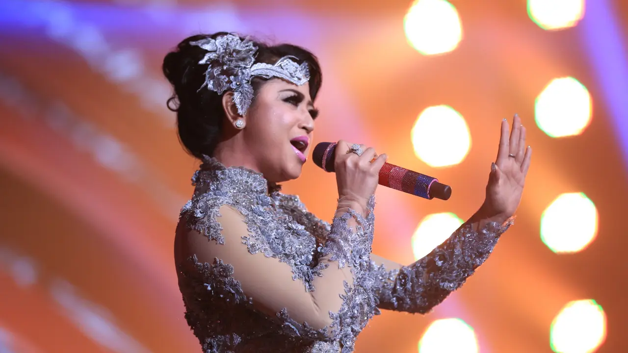 [Bintang] Dewi Perssik
