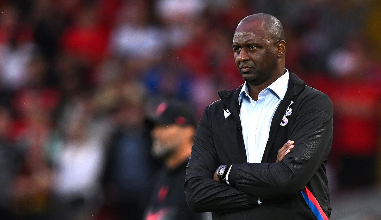 Pelatih kepala Crystal Palace. Patrick Vieira saat laga lanjutan Liga Inggris 2022/2023 melawan Liverpool di Anfield Stadium, Liverpool, 15 Agustus 2022. Vieira resmi dipecat Crystal Palace, Jumat (17/3/2023), karena tak pernah menang di Liga Inggris sejak awal tahun. (AFP/Paul Ellis)