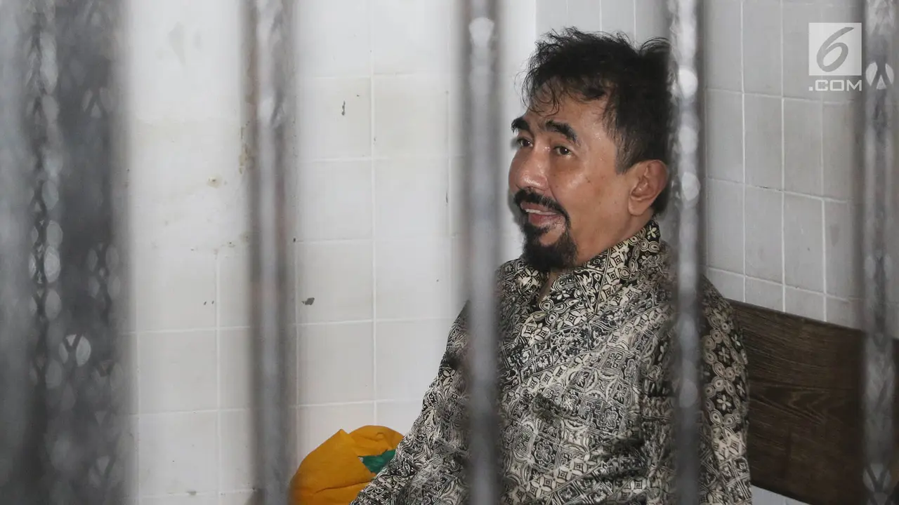 Gatot Brajamusti Jalani Sidang Kasus Senpi Ilegal