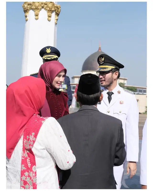 7 Potret Syahnaz Sadiqah perdana sebagai istri bupati di upacara HUT ke-80 RI, anggun berkebaya merah