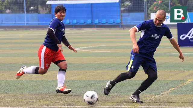 Foto: Nostalgia Legenda Sepak Bola Indonesia, Atep Beraksi Bersama Elie Aiboy dan Kurniawan Dwi Yulianto