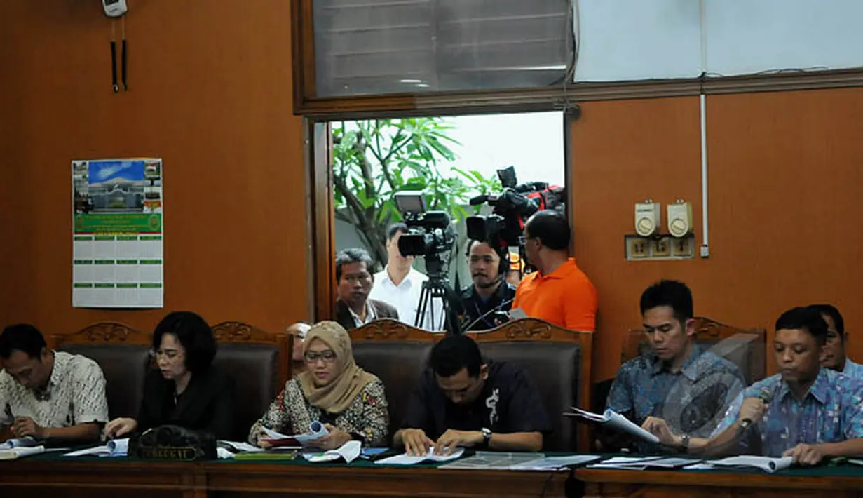 Sidang lanjutan praperadilan Budi Gunawan kepada KPK yang dihadiri tim kuasa hukum Komjen Pol Budi Gunawan dan tim kuasa hukum KPK di PN Jakarta Selatan, Senin (9/2/2015). (Liputan6.com/Johan Tallo)