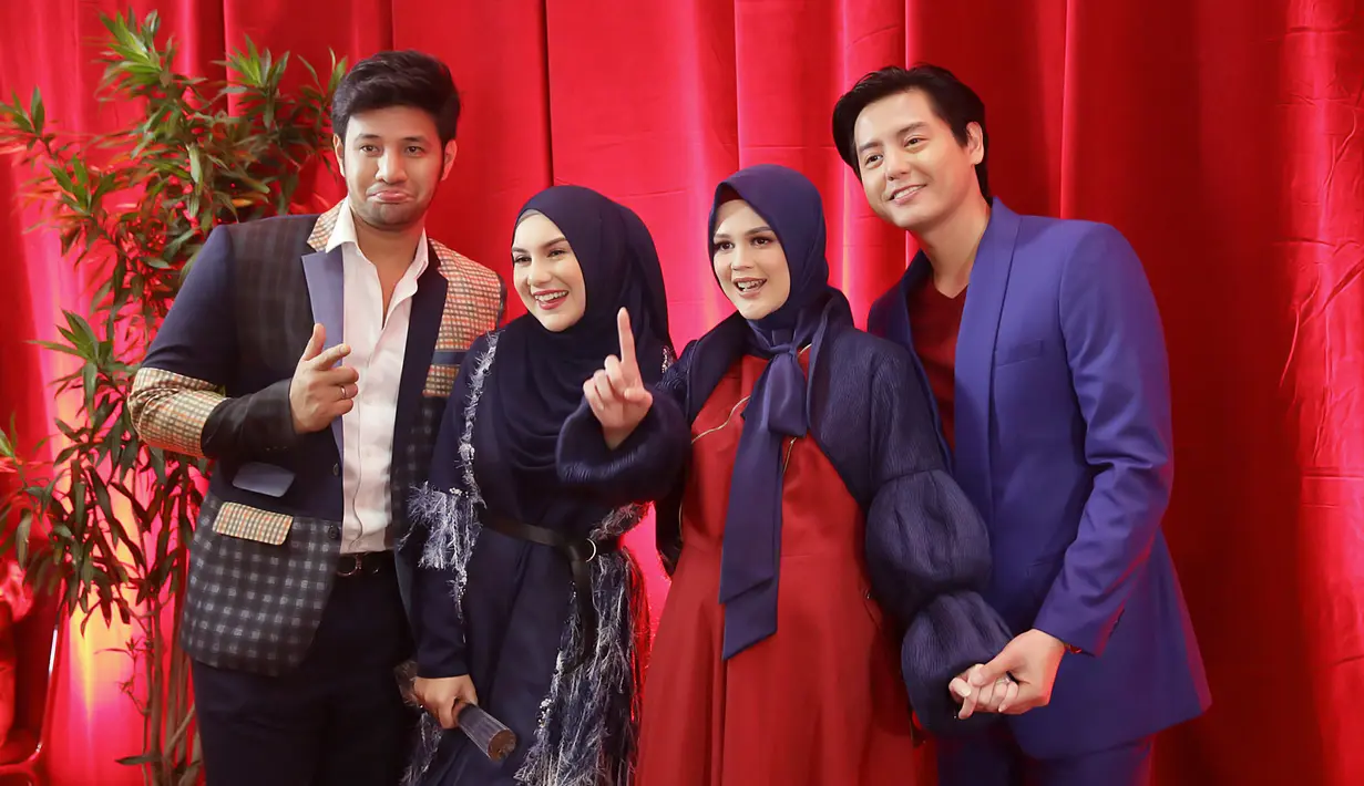 Cut Meyriska dan Roger Danuarta di acara IFA 2020. (Bambang E Ros/Fimela.com)