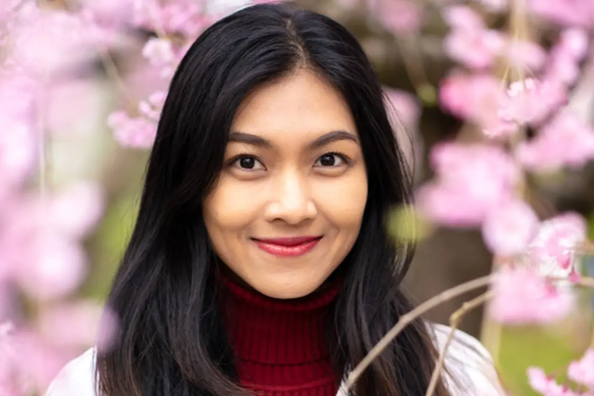 tersenyum bahagia bunga sakura