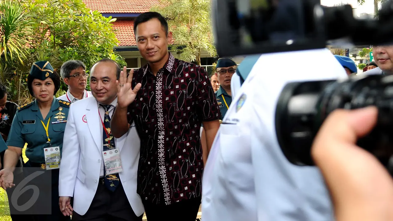 20160924 Agus-Sylviana Jalani Tes Kesehatan 