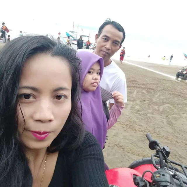 6 Pesona Ibunda Kekeyi, Cantik dan Awet Muda
