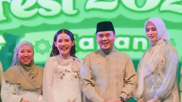 Potret Kiky Saputri Tampil Berhijab saat Hadiri Acara Kajian. (instagram/kikysaputrii)