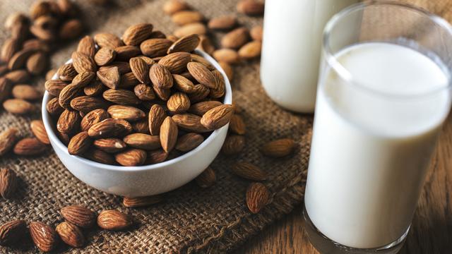 10 Manfaat Susu Almond bagi Kesehatan, Cocok untuk Diet - Ragam Bola.com