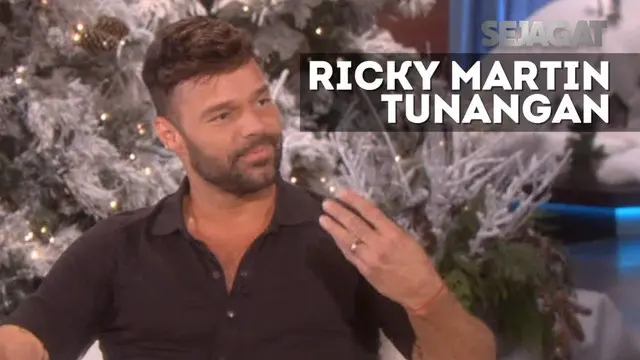 SEJAGAT: Resmi Tunangan, Ricky Martin Pamer Cincin di Jari Manis