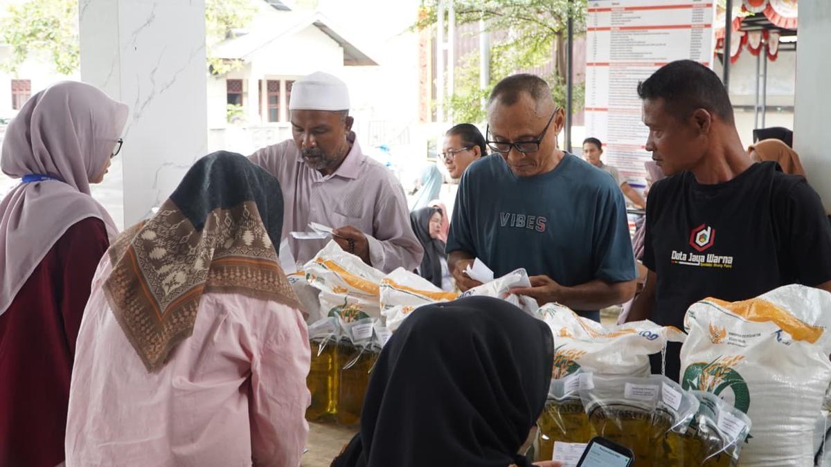 Kementan Minta Publik Kawal Penyaluran 1.200 Ton Bantuan Beras Senilai Rp16 Miliar untuk Korban Bencana Sumatera