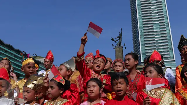20160821-Anak-Anak Ini Nyanyikan Lagu Indonesia Raya di HI-Jakarta