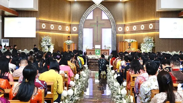 Menteri Koordinator Bidang Pembangunan Manusia dan Kebudayaan (Menko PMK) Muhadjir Effendy saat hadir di acara Peresmian Gedung Gereja BNKP Jemaat Depok, Jawa Barat pada Minggu. (Istimewa)
