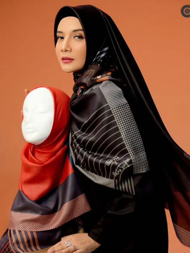 FOTO: Inspirasi Gaya Hijab Zaskia Sungkar, Simple dan Elegan