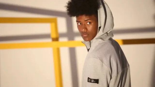 [Bintang] Berusia 16 Tahun, Model Berdarah Korea-Afrika Ini Langsung Jadi Viral