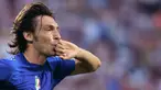 Gelandang Italia, Andrea Pirlo, merayakan gol yang dicetaknya ke gawang Ghana pada laga Piala Dunia di Stadion Hannover, Lower Saxony, Senin (12/6/2006). Pada turnamen ini Pirlo berhasil mengantar Italia juara. (AFP/Michael Urban)