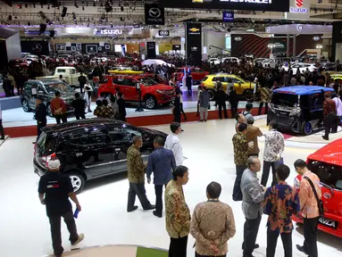  Suasana pameran Gaikindo Indonesia International Auto Show (GIIAS) 2017 di ICE BSD City, Tangerang, Banten, Kamis (10/8). Pameran ini kembali disebut-sebut sebagai pameran otomotif terbesar di Indonesia. (Liputan6.com/Angga Yuniar)