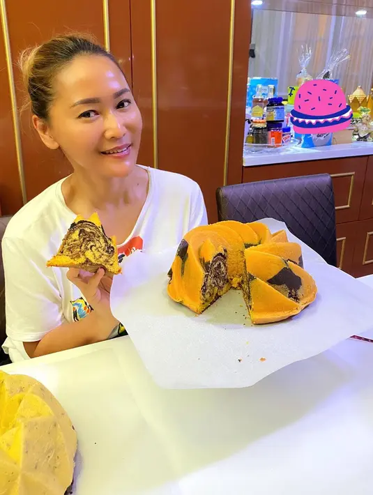 Lewat masakan, Inul merasa dapat meluapkan ekspresi dan keinginannya. Bukan hanya itu, menurut Inul ketika seorang perempuan berada di dapur akan menaikan kadar cantik dari perempuan tersebut. (Instagram/inul.d)