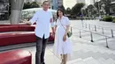 <p>Putri Hatta Rajasa ini pun tampil kompak dengan sang suami mengenakan pakaian serba putih. Aliya mengenakan dress putih dipadukan hand bag hijau san sepatu nude. @ruby_26</p>