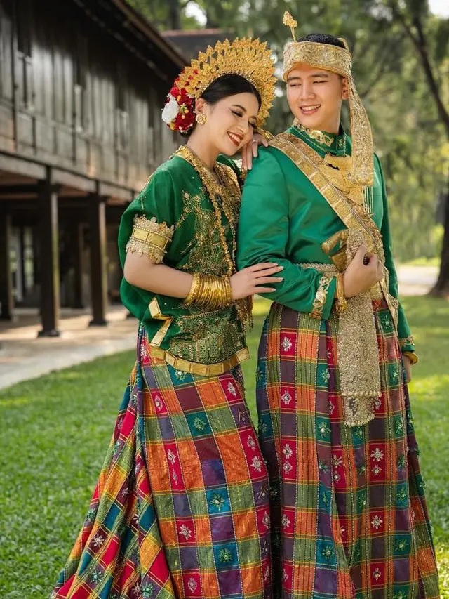 Prewedding Putri Andika Perkasa, Angela Perkasa Kenakan 7 Pakaian Adat Indonesia. [@hafizzyakbar]