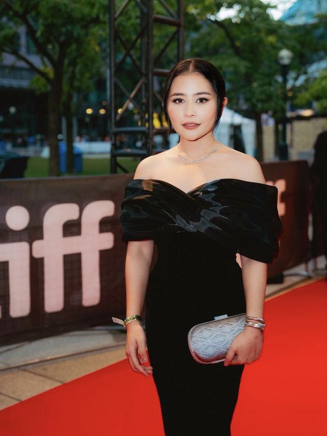 Prilly Latuconsina di Red Carpet Toronto International Film Festival