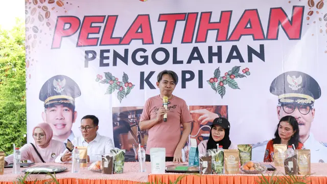 Bupati Jember Jalankan Program Bunga Desaku di Tanggul, dari Menanam Pohon hingga Kunjungan ke SD Negeri