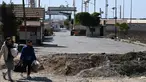 Foto menunjukkan lubang yang disebabkan oleh serangan Israel di jalan menuju penyeberangan perbatasan Jousieh, Suriah, dengan Lebanon pada 28 Oktober 2024. (LOUAI BESHARA/AFP)