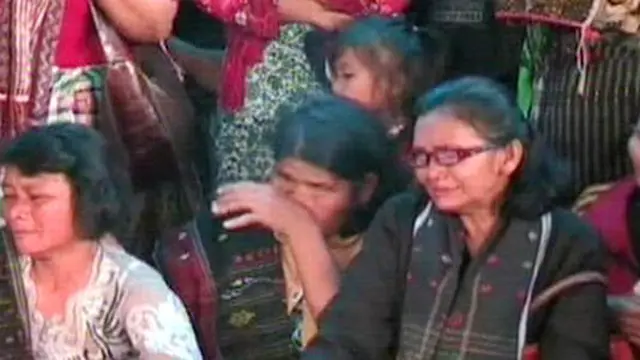[VIDEO] Korban Longsor Dimakamkan sampai Truk Tangki Terbalik