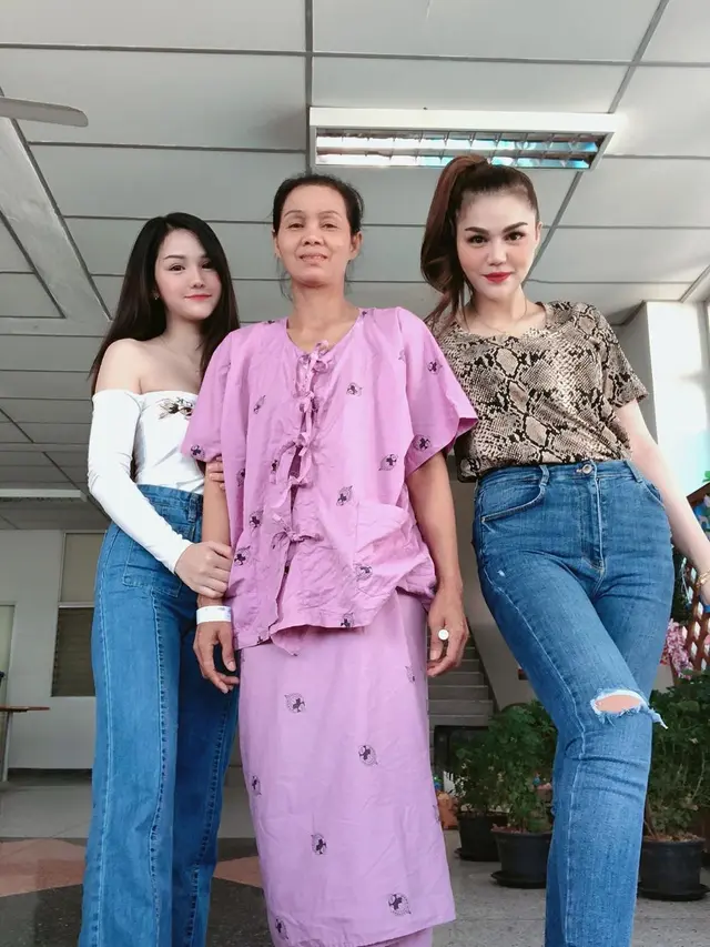 Potret Keluarga DJ Butterfly yang Jarang Terekspos (sumber: instagram/@dj_kattybutterfly36)