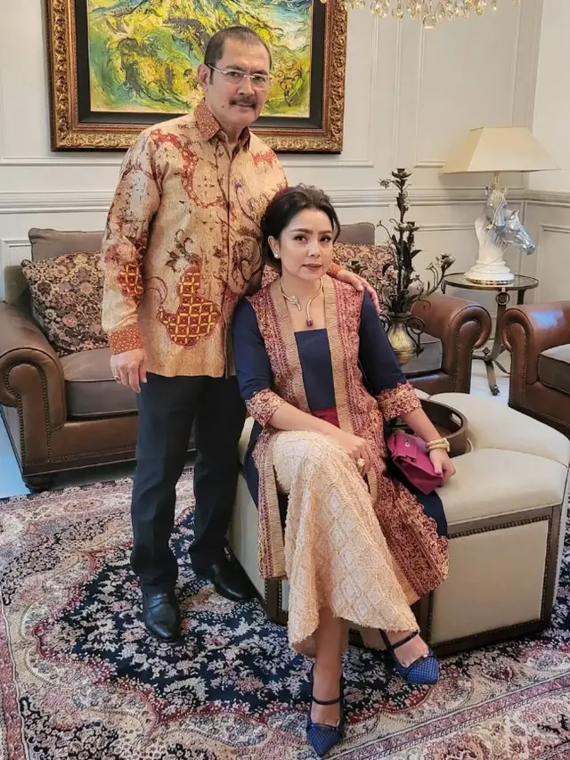 Mayangsari dan keluarga Cendana (Instagram/mayangsari_official)