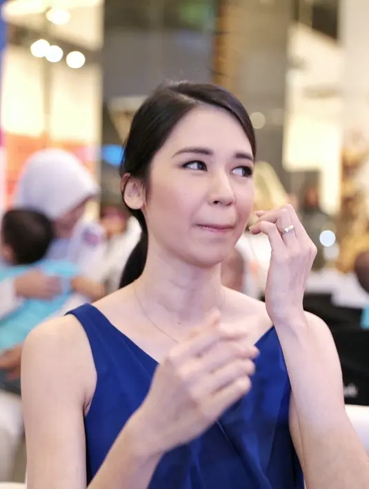 Saat ditemui di Central Park, Jakarta Barat istri pengusaha Leo Sandjaja itu mengaku sangat menikmati perannya sebagai ibu baru. Ia tidak ingin melewatkan momen bersama buah hati di tahun pertama. (Adrian Putra/Bintang.com)