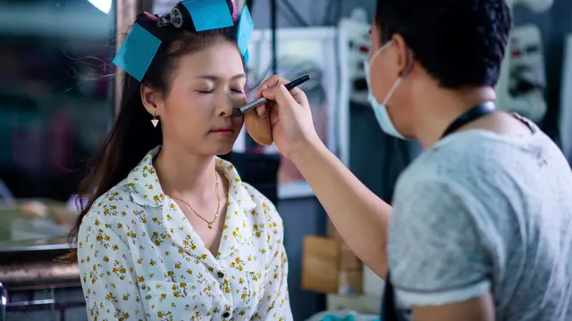 Rekomendasi Foundation Terbaik untuk Wanita Usia 40 Tahun (photo by freepik.com)