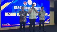 Menteri Pemuda dan Olahraga (Menpora) RI, Dito Ariotedjo, selepas rapat yang membahas Desain Besar Olahraga Nasional (DBON)  di Kantor Kemenpora, Jakarta Pusat, Rabu (4/12/2024). (Bola.com/Muhammad Adi Yaksa)