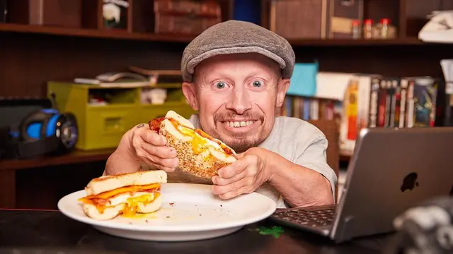 [Bintang] Pemeran Mini-Me di Austin Powers, Verne Troyer Meninggal Dunia